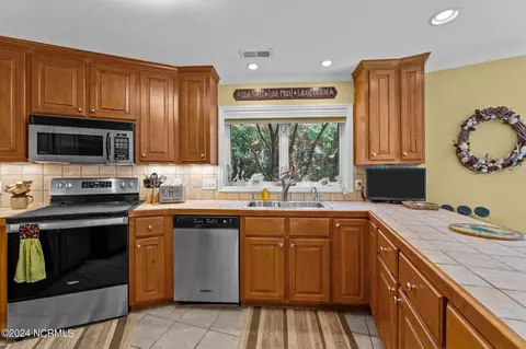 Kitchen - 812 Treasure Point Rd, Bath, NC 27808 photo 5 of 5