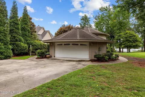 Exterior - 812 Treasure Point Rd, Bath, NC 27808 photo 5 of 22