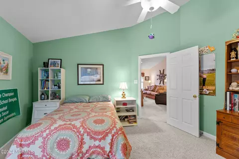 Bedroom - 812 Treasure Point Rd, Bath, NC 27808 photo 6 of 11