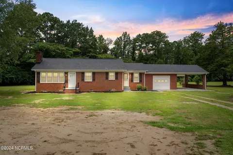 114 Circle Dr, La Grange, NC 28551
