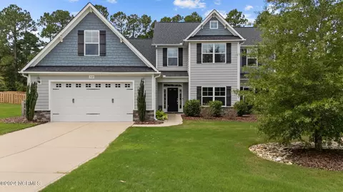 512 Goldenleaf Cir, Whispering Pines, NC 28327