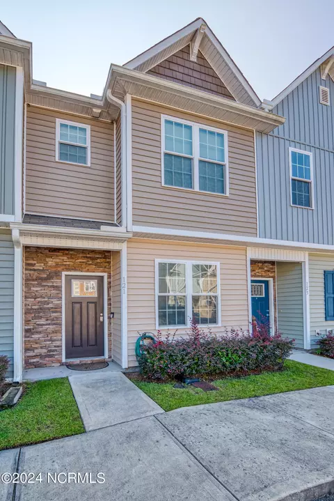 121 Beacon Woods Dr, Holly Ridge, NC 28445