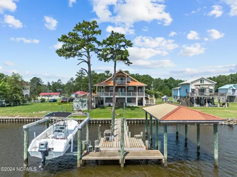 39 Beach Rd S, Belhaven, NC 27810