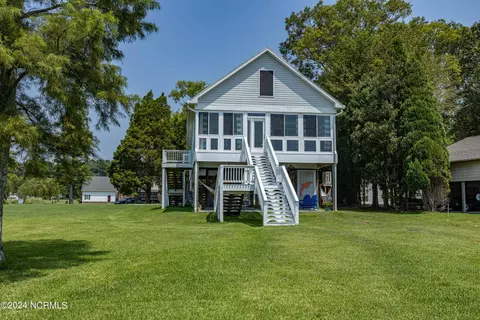 869 Wide Waters Dr, Bath, NC 27808