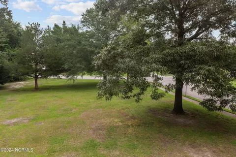 112 Drayton Hall, Jacksonville, NC 28540
