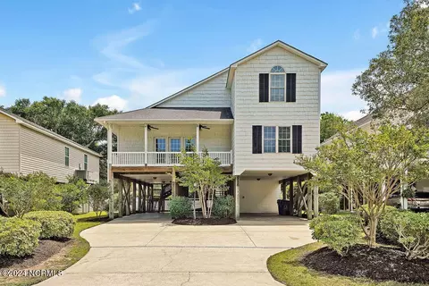 128 NE 2nd St, Oak Island, NC 28465