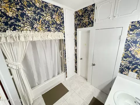 Bath - 120 E John St, Mount Olive, NC 28365 photo 2 of 3