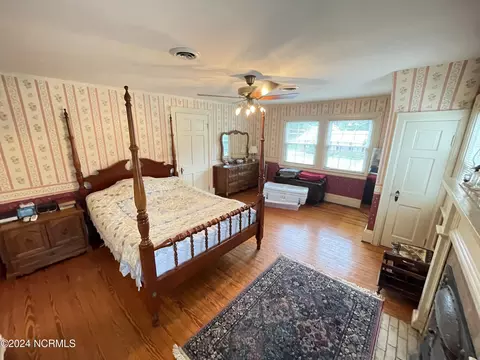 Bedroom - 120 E John St, Mount Olive, NC 28365 photo 4 of 8