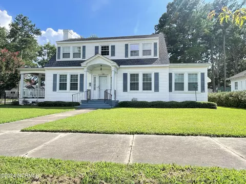 120 E John St, Mount Olive, NC 28365