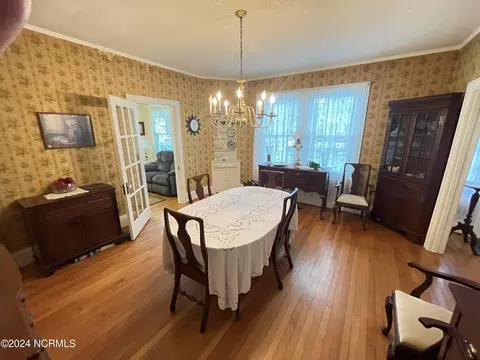 Dining - 120 E John St, Mount Olive, NC 28365 photo 2 of 6