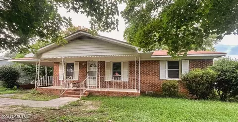 518 Queensdale St, Laurinburg, NC 28352