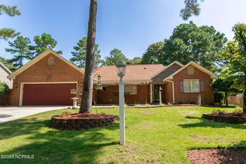 355 Pine Vista Dr, Pinehurst, NC 28374