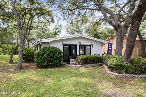 105 NE 54th St, Oak Island, NC 28465