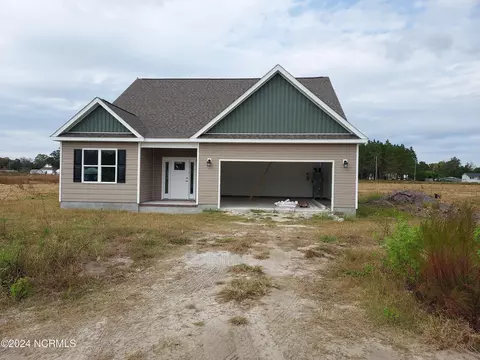 627 Bright Harvest Dr, Maysville, NC 28555