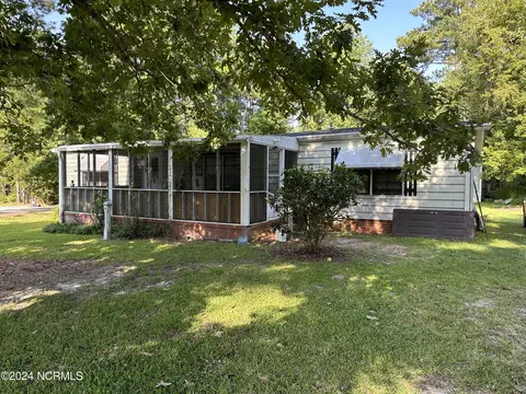 338 Queens Rd, Hubert, NC 28539