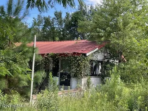 2037 Bell Williams Rd, Burgaw, NC 28425