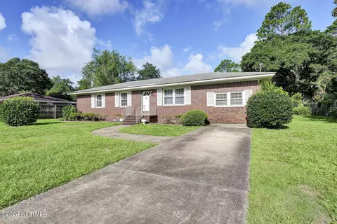 223 Huntington Rd, Wilmington, NC 28403