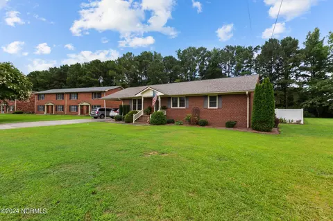 3210 Crestwood Dr, Kinston, NC 28504