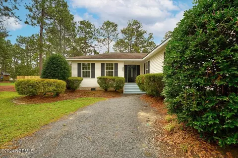 927 Magnolia Dr, Aberdeen, NC 28315