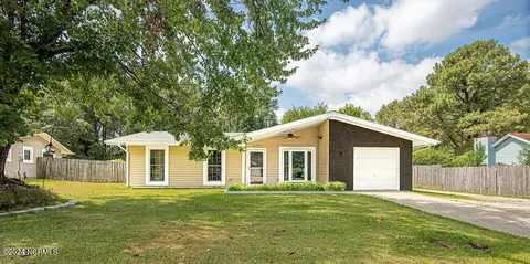 609 Shamrock Dr, Jacksonville, NC 28540