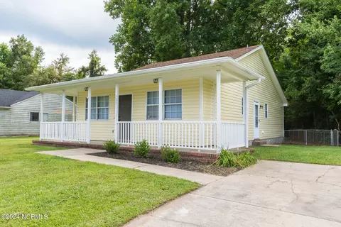 525 Raintree Cir, Jacksonville, NC 28540