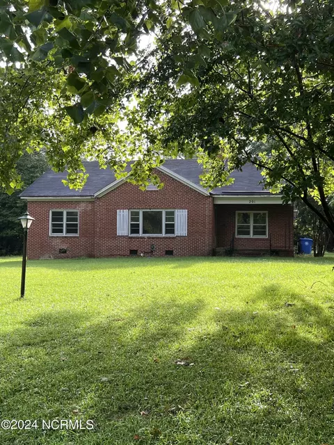 201 Watson Ln, Elm City, NC 27822