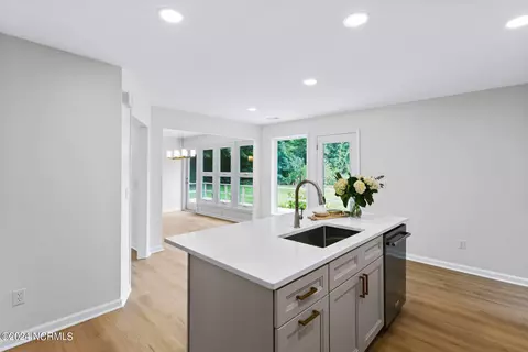 Kitchen - 222 Hickory Ln, Hampstead, NC 28443 photo 9 of 11