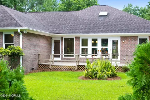 Exterior - 222 Hickory Ln, Hampstead, NC 28443 photo 8 of 9