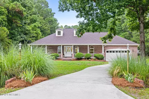 222 Hickory Ln, Hampstead, NC 28443