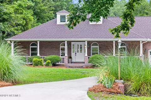 Exterior - 222 Hickory Ln, Hampstead, NC 28443 photo 3 of 9