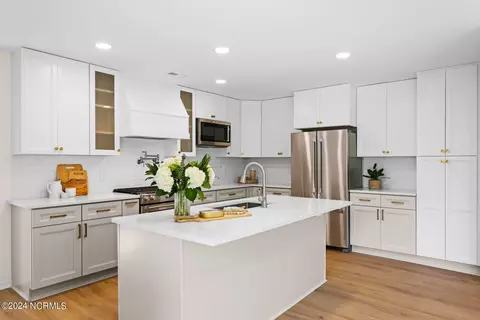 Kitchen - 222 Hickory Ln, Hampstead, NC 28443 photo 2 of 11