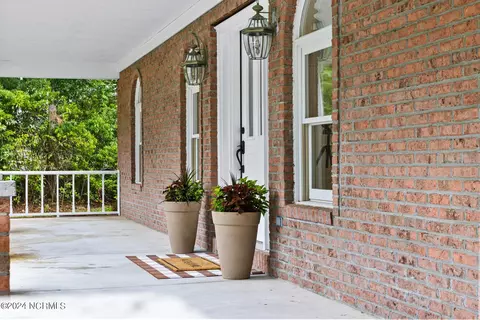 Exterior - 222 Hickory Ln, Hampstead, NC 28443 photo 5 of 9