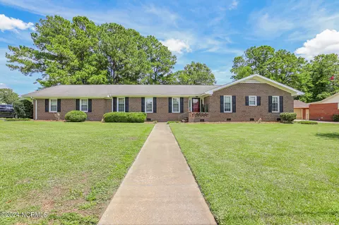 704 Clyde Dr, Jacksonville, NC 28540