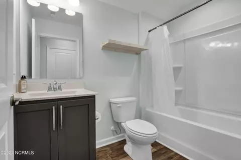 Bath - 240 Capital Dr, Hampstead, NC 28443 photo 3 of 4
