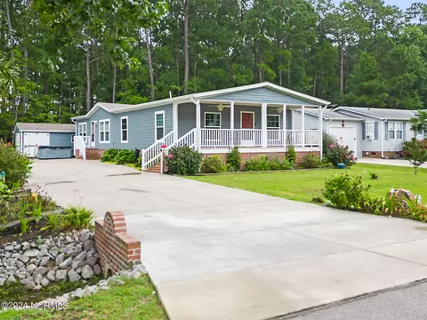 909 Palmer Dr, Carolina Shores, NC 28467