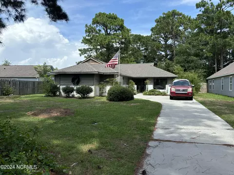 709 Azalea Dr, Hampstead, NC 28443 photo 1