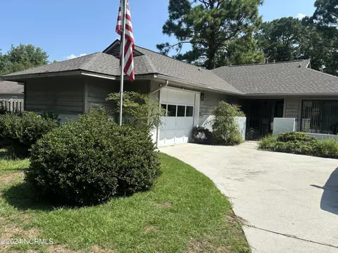 709 Azalea Dr, Hampstead, NC 28443 photo 2