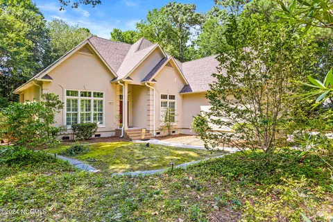6604 Cove Point Dr, Wilmington, NC 28409
