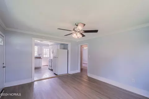 512 E Cliff St, Wallace, NC 28466 photo 4