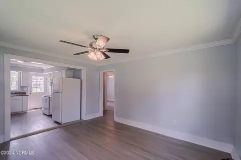 512 E Cliff St, Wallace, NC 28466 photo 5