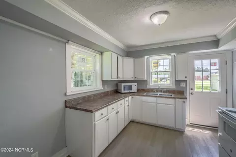 512 E Cliff St, Wallace, NC 28466 photo 6