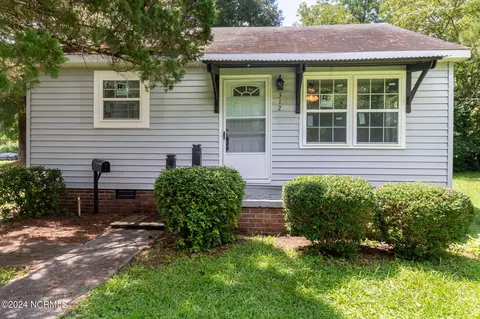 512 E Cliff St, Wallace, NC 28466 photo 2