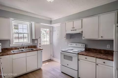 512 E Cliff St, Wallace, NC 28466 photo 9