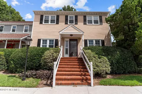 10 Saint Marys Pl, Wilmington, NC 28403