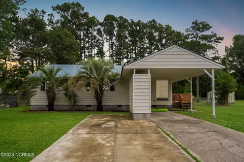 518 Dogwood Ln, Jacksonville, NC 28540