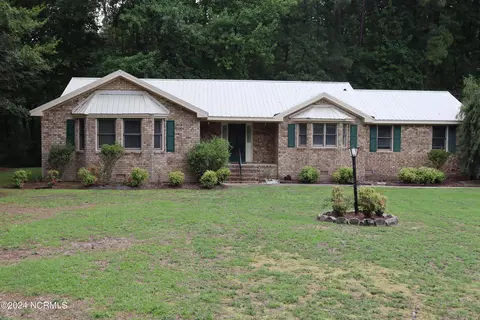 332 S Wedgewood Dr, Washington, NC 27889