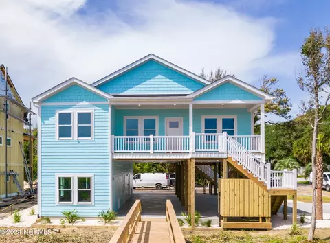 115 SE 17th St, Oak Island, NC 28465
