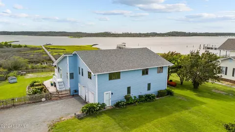 221 Lawrence Rd, Beaufort, NC 28516