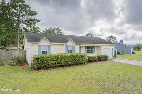 313 Timber Ridge Dr, Hubert, NC 28539