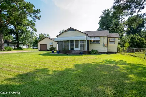 1745 Belgrade Swansboro Rd, Maysville, NC 28555